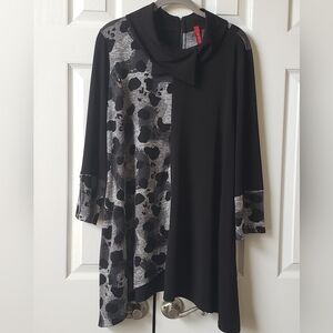 IC by Connie K Tunic Top XL, Abstract Print, Asymmetrical Hem, Zipper Back